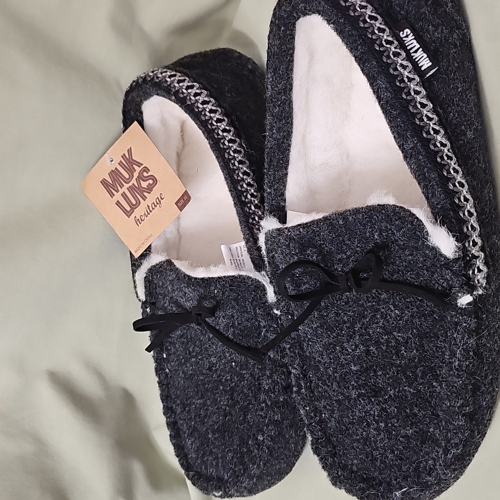 Muk Luks Charcoal Slippers with Bow. I Think They Run A Little Small. - Picture 3 of 5